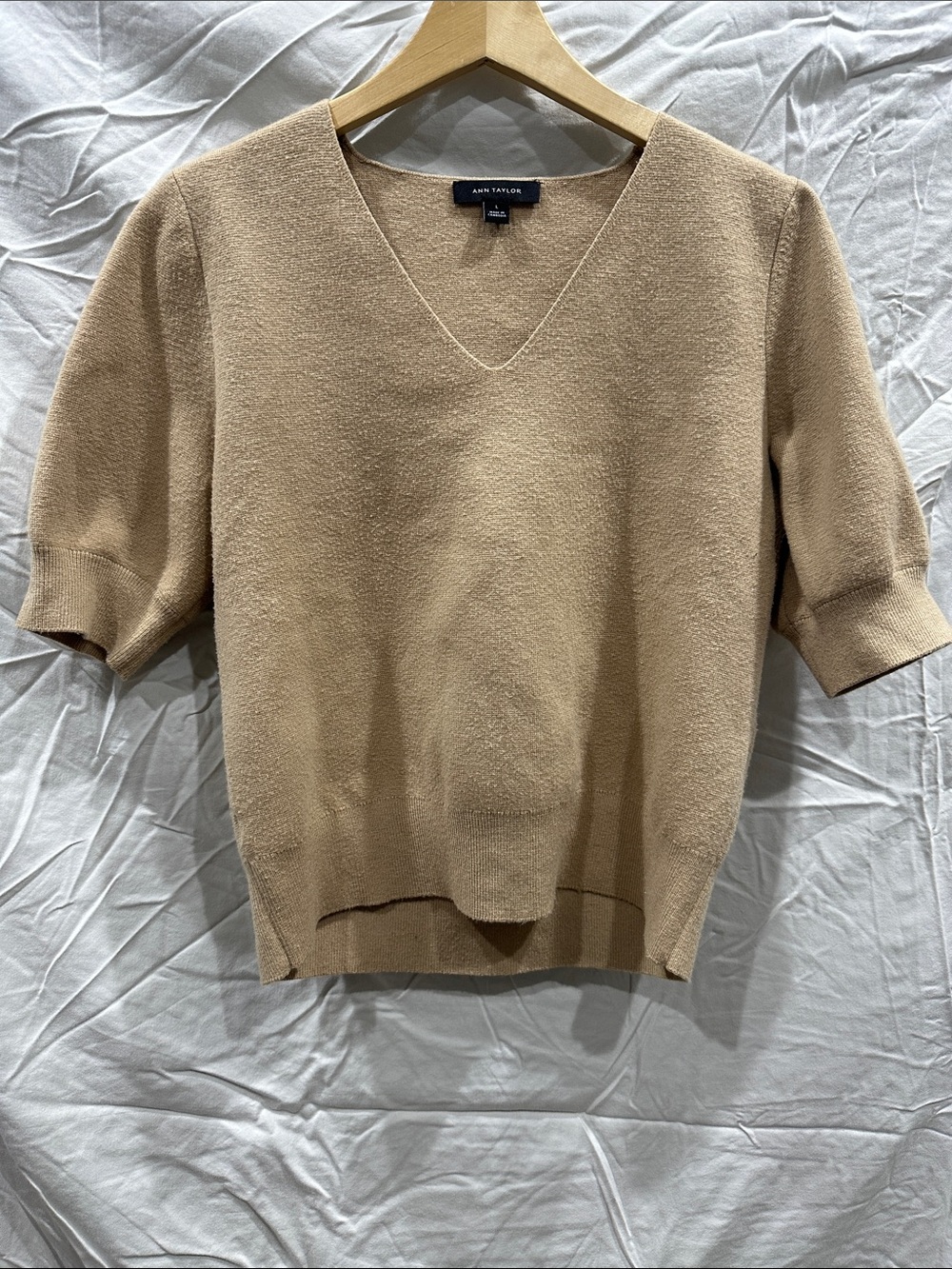 Ann Taylor Beige V-Neck Short Sleeve Sweater